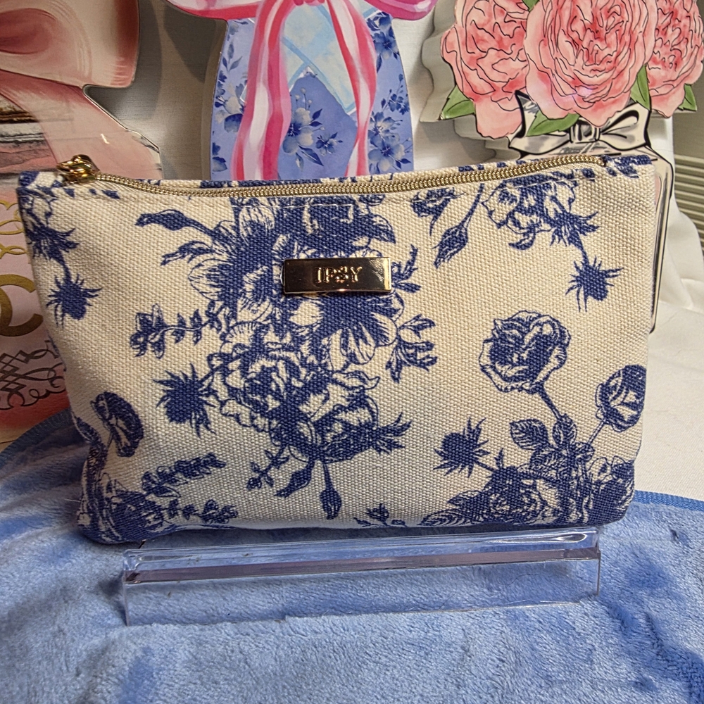 Too Faced Bundle & Zipper Pouch Set - - Picture 6 of 6